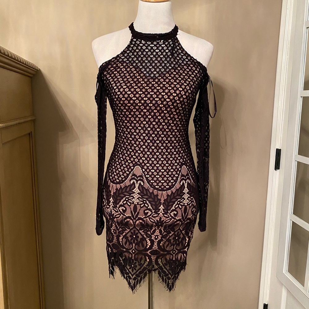 NWT! Long sleeve cold shoulder nude/black dress / tunic top, small